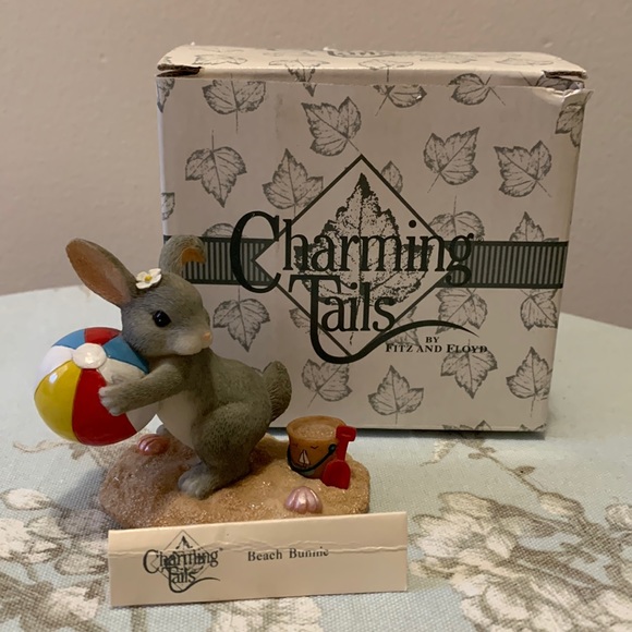 Charming Tails Beach Bunny - Picture 1 of 1